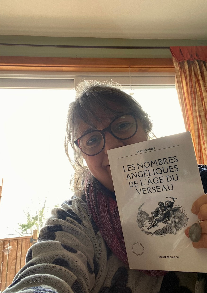 Lecteur avec le livre